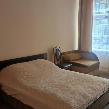 Apartment On Sheptytskyh 27 ลวีฟ ภายนอก รูปภาพ
